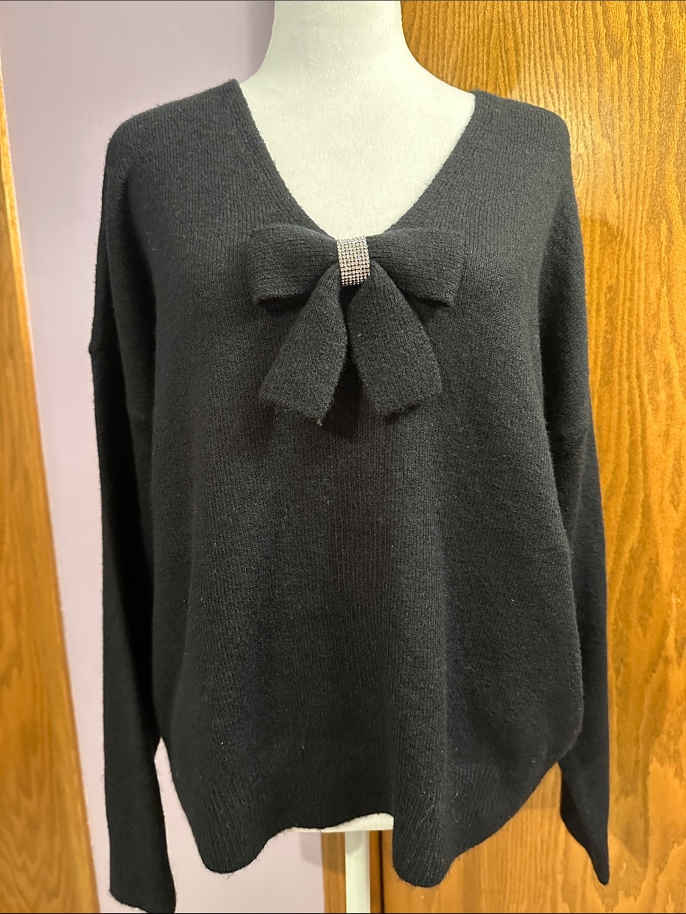 Halogen Black V-Neck Bow Accent Sweater size medium.